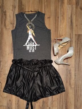 Queen Graphic Sleeveless Tee "The Show Must Go On" - Charcoal